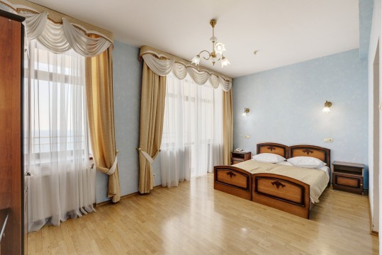 Джуниор Сюит трехкомнатный 2-х местный