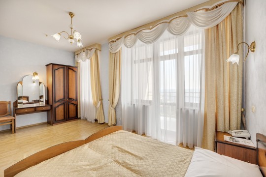 Джуниор Сюит трехкомнатный 2-х местный