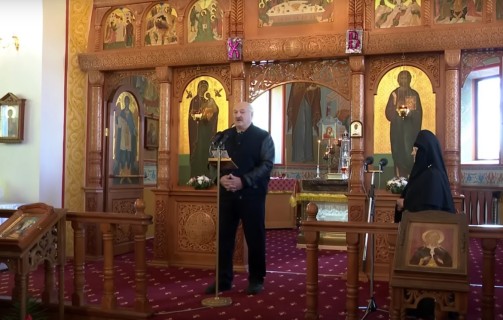 Александр Лукашенко в храме на Пасху: коль время выбрало нас, давайте сохраним мир и покой