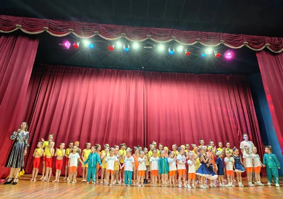 Концертно-развлекательная программа «Яркий концерт»