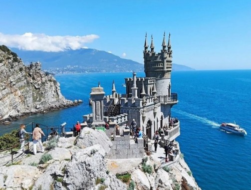 С начала этого года Крым принял уже 3,79 миллиона туристов, сообщил глава региона Сергей Аксенов.